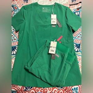 Fig’s safety green set